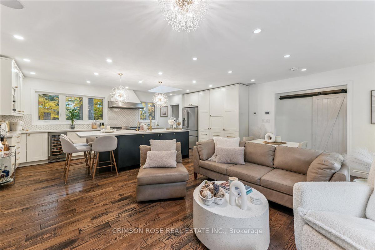 89 Holyrood Avenue Property Photo 8