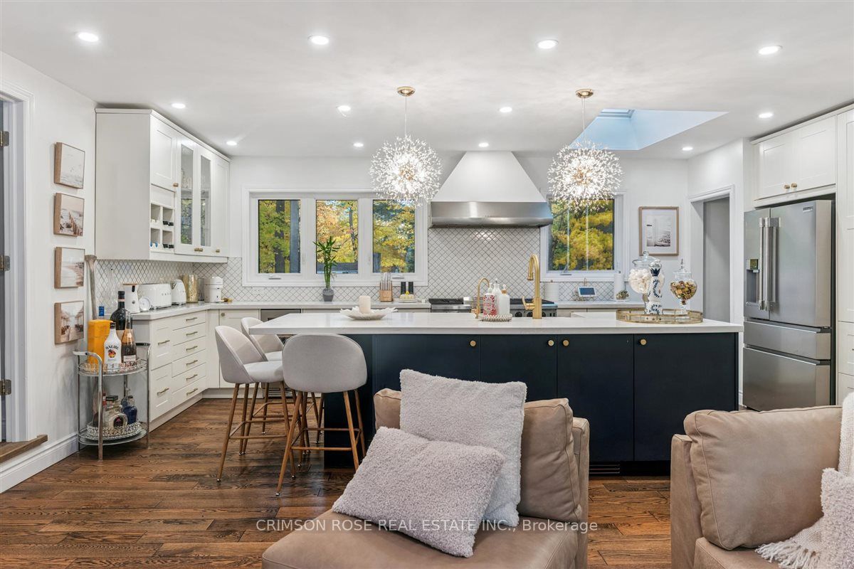 89 Holyrood Avenue Property Photo 9
