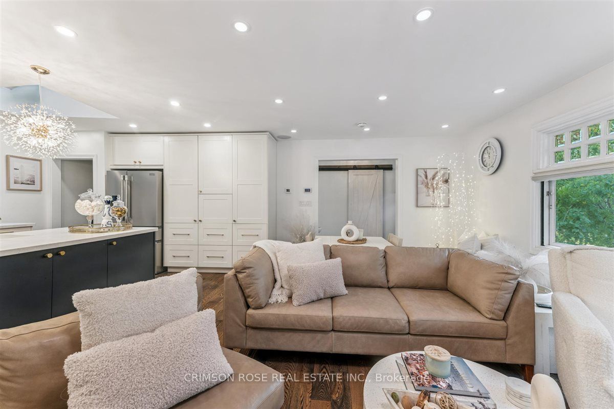 89 Holyrood Avenue Property Photo 11