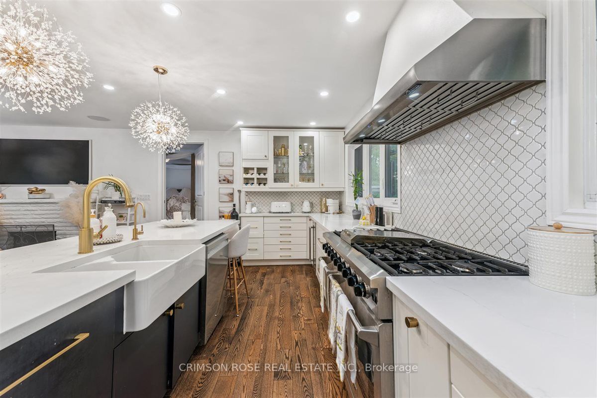 89 Holyrood Avenue Property Photo 12