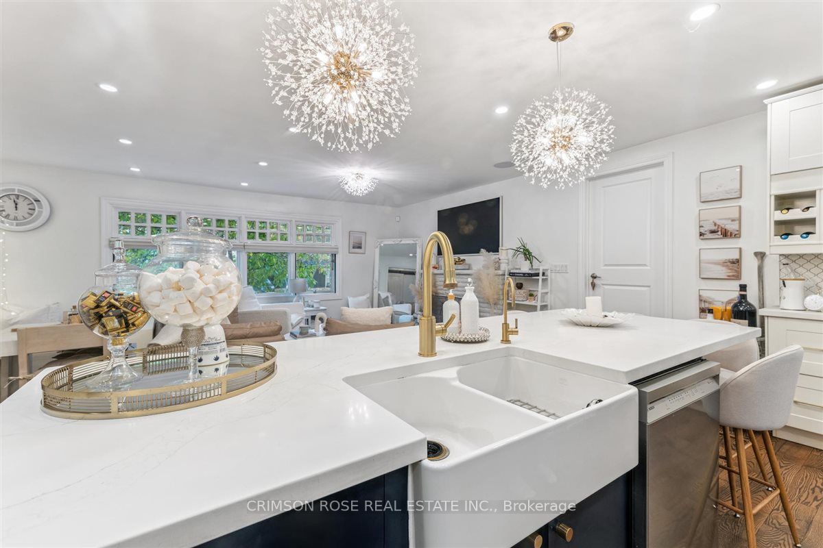 89 Holyrood Avenue Property Photo 13
