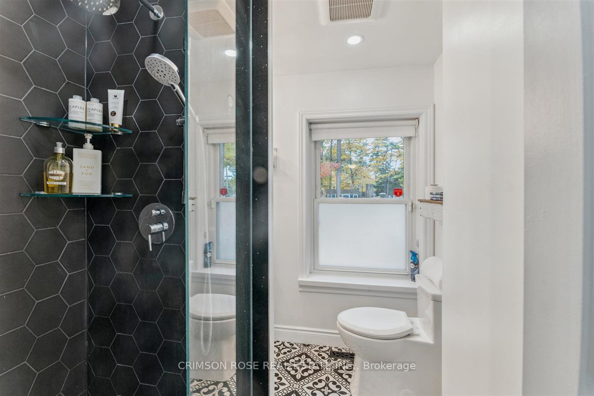 89 Holyrood Avenue Property Photo 16