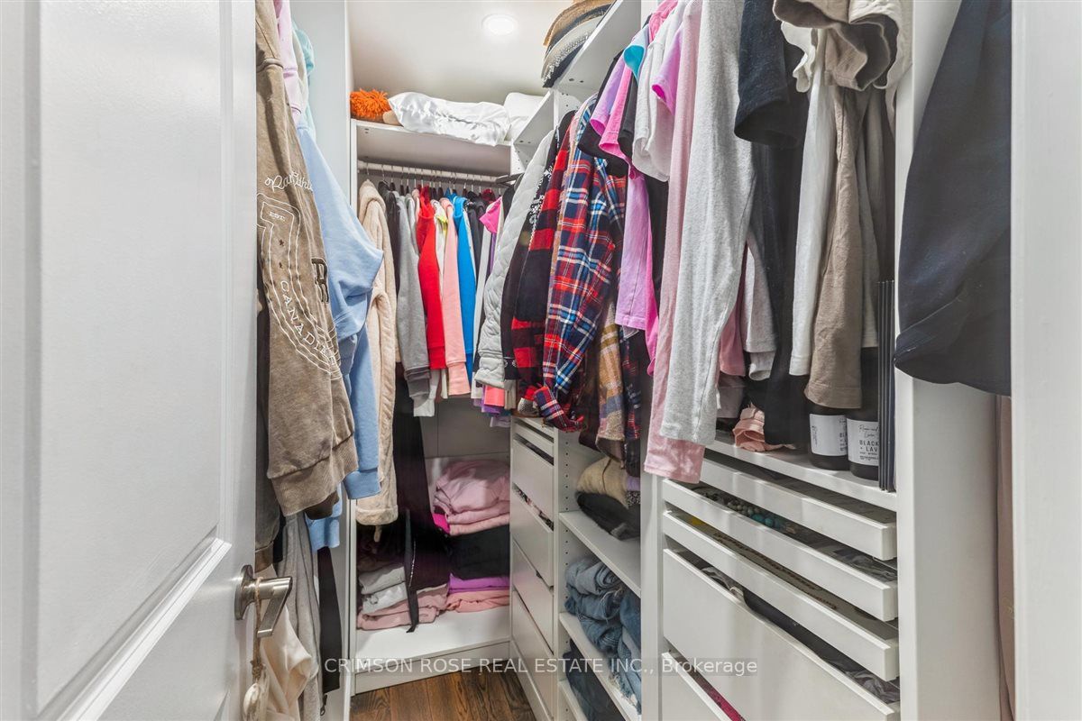 89 Holyrood Avenue Property Photo 17