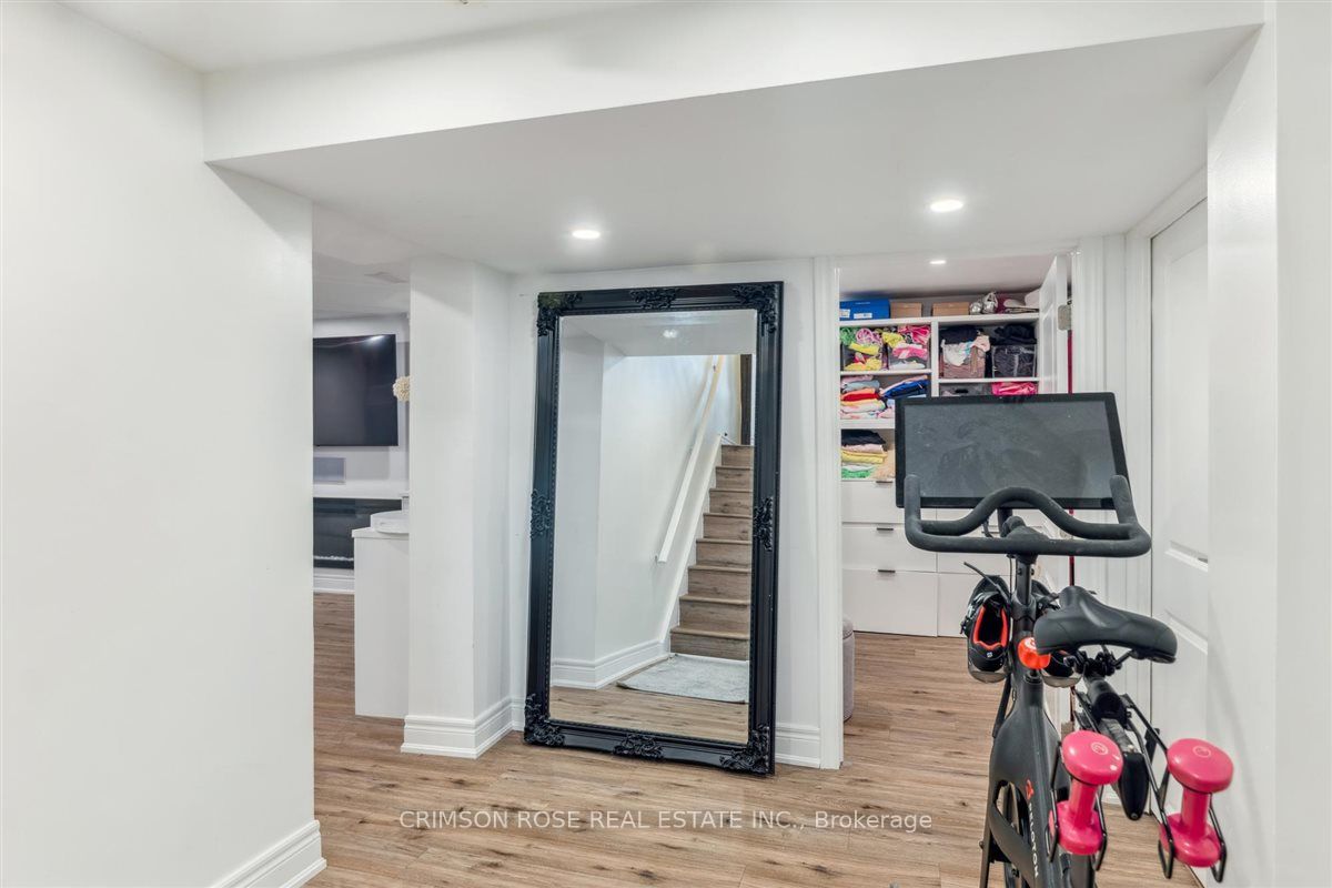 89 Holyrood Avenue Property Photo 24
