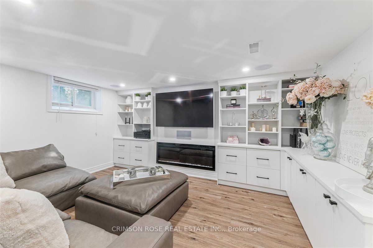 89 Holyrood Avenue Property Photo 25
