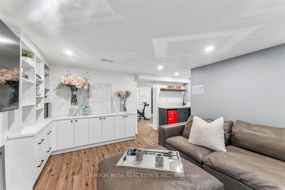 89 Holyrood Avenue Property Photo 26