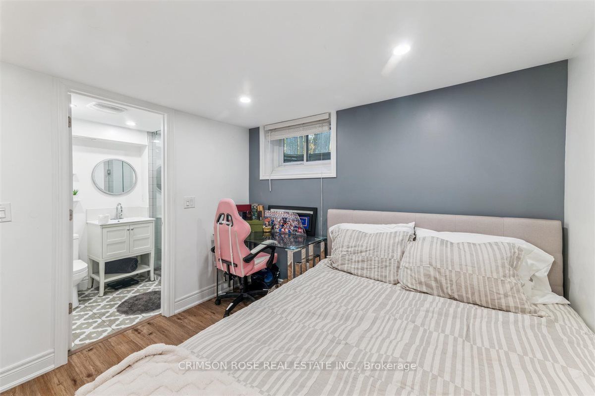 89 Holyrood Avenue Property Photo 28
