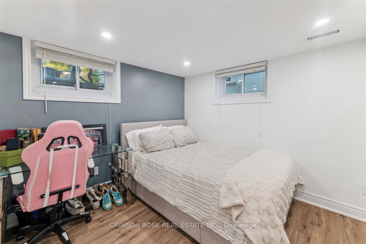 89 Holyrood Avenue Property Photo 29