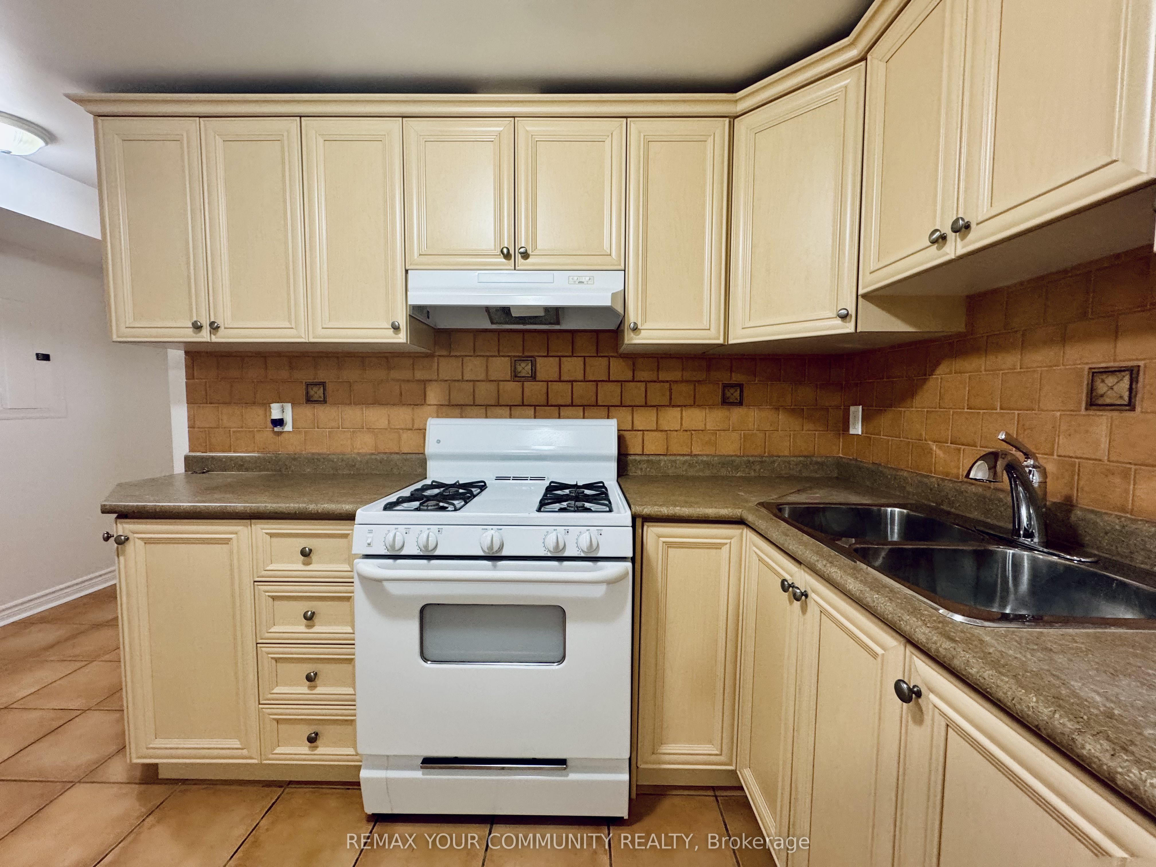 2417 Dundas Street W B1 Property Photo 3