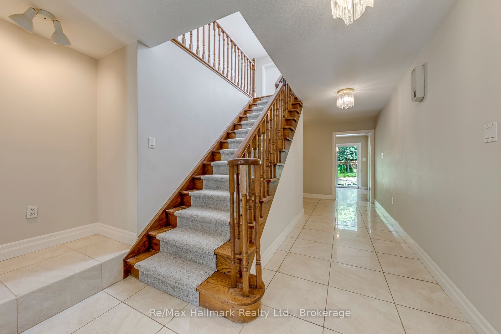 2251 Bennington Gate Property Photo 3