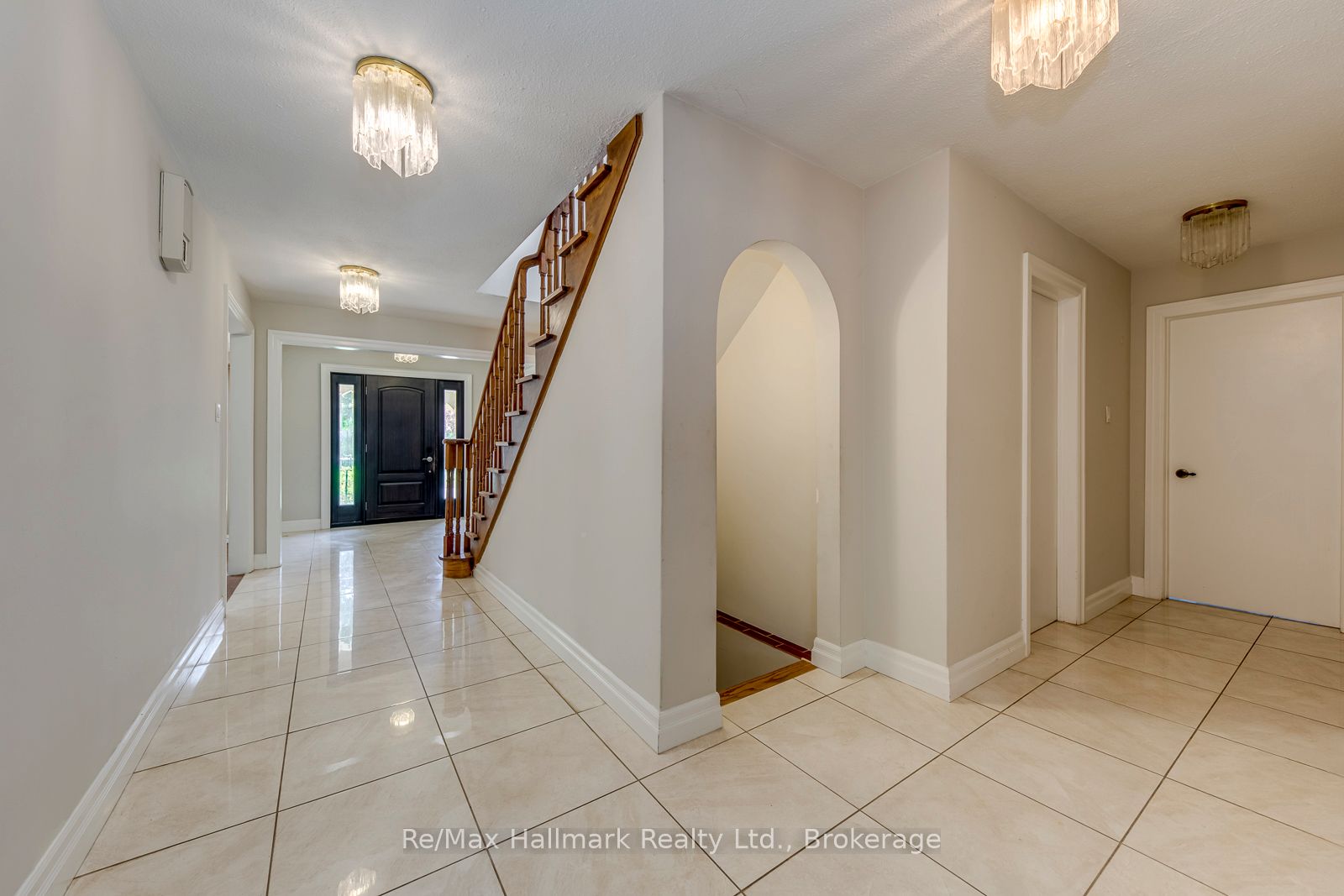 2251 Bennington Gate Property Photo 4