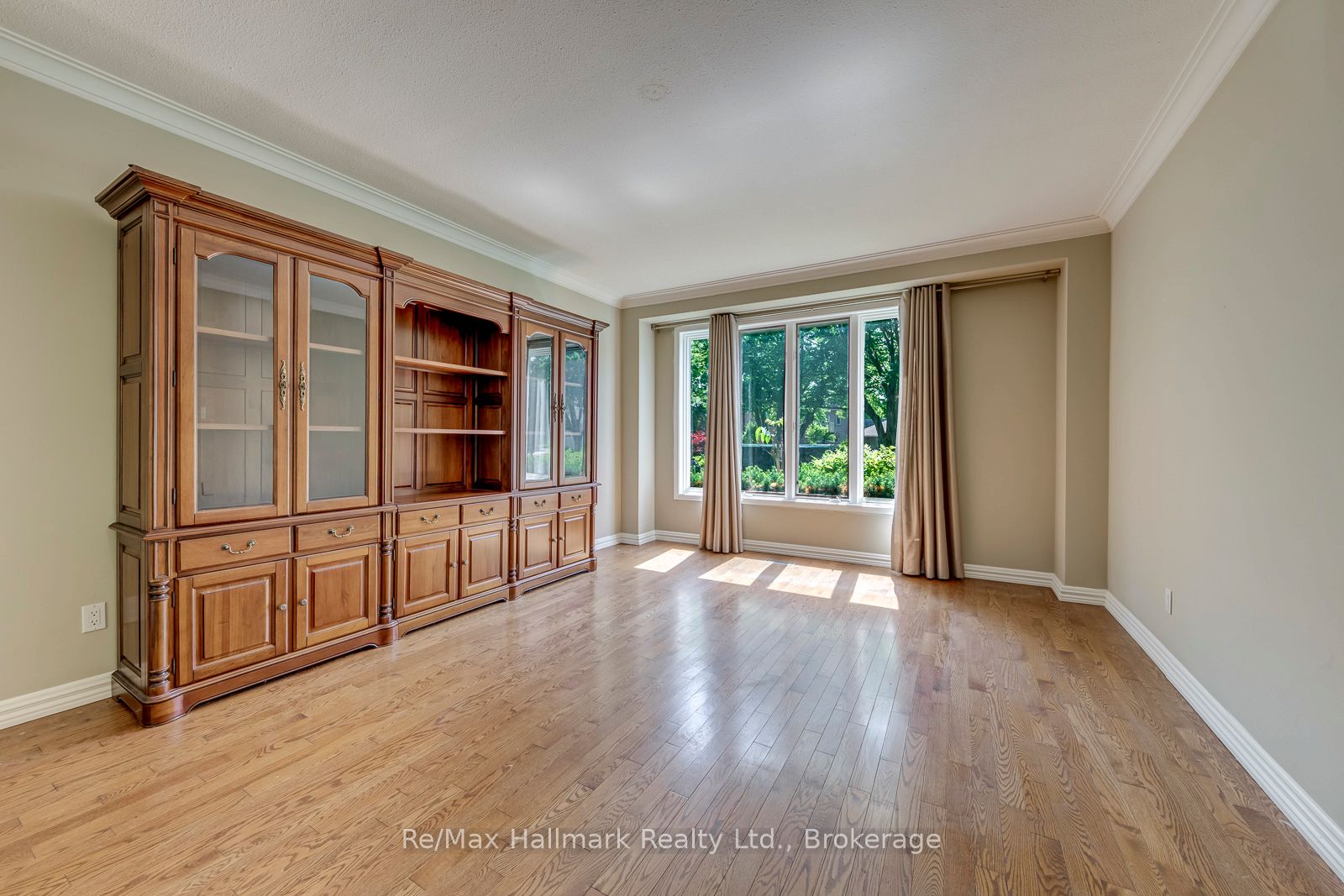 2251 Bennington Gate Property Photo 6