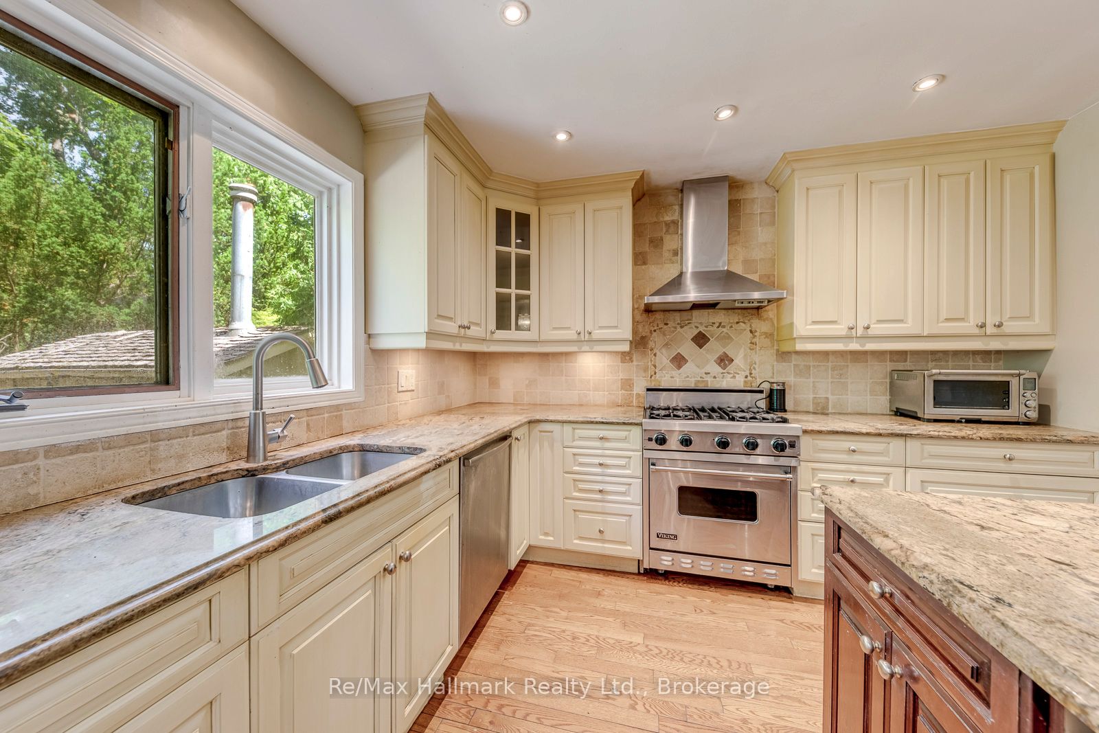 2251 Bennington Gate Property Photo 15