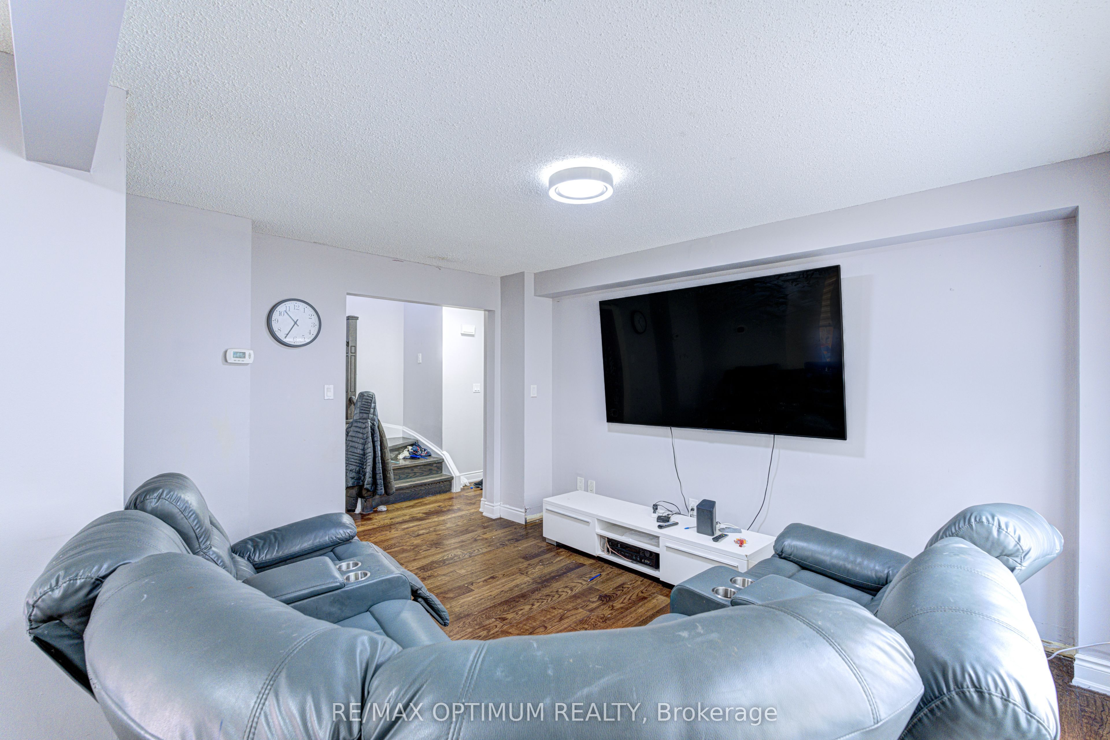 5 Roehampton Crescent Property Photo 3