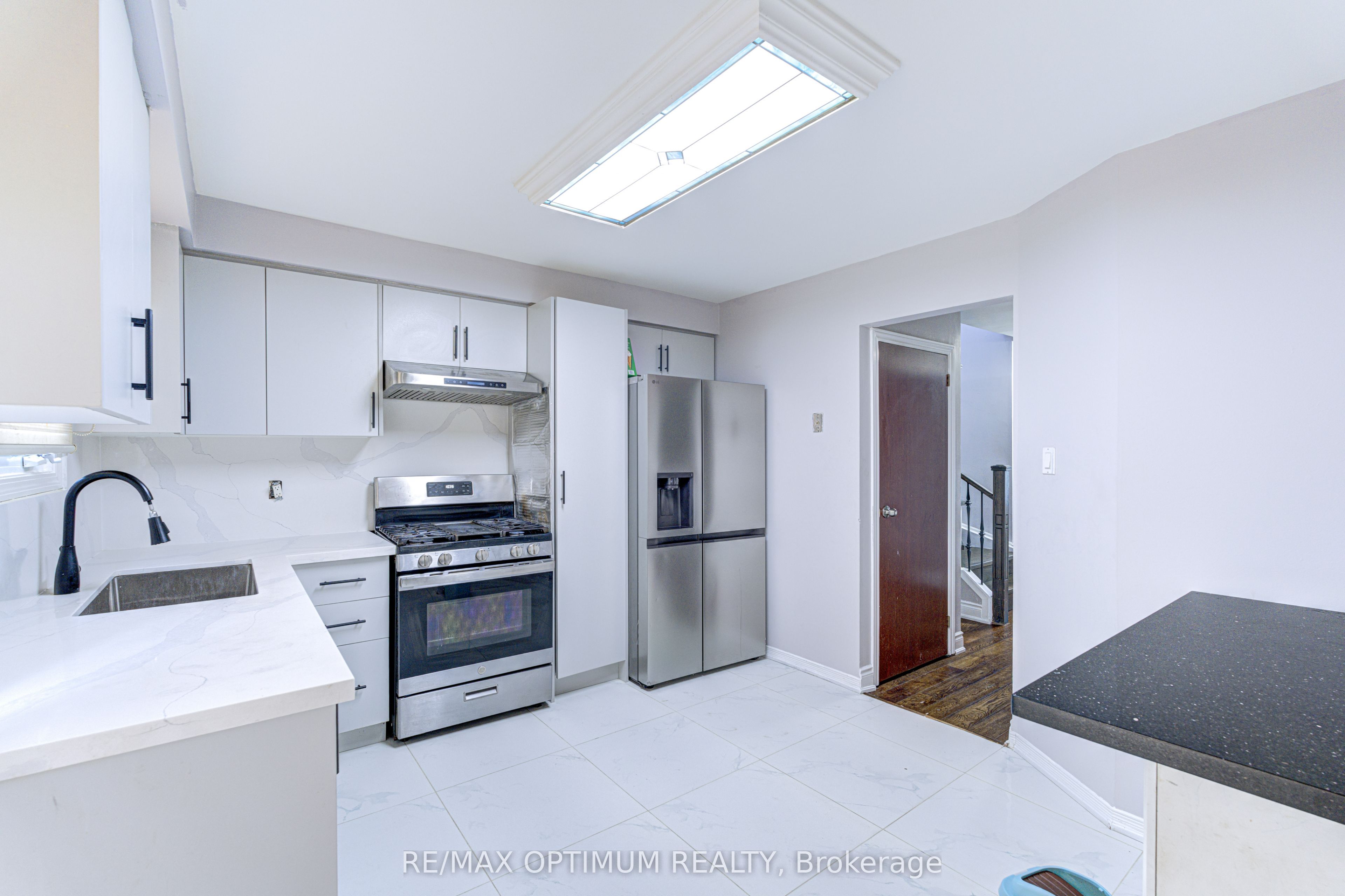 5 Roehampton Crescent Property Photo 8