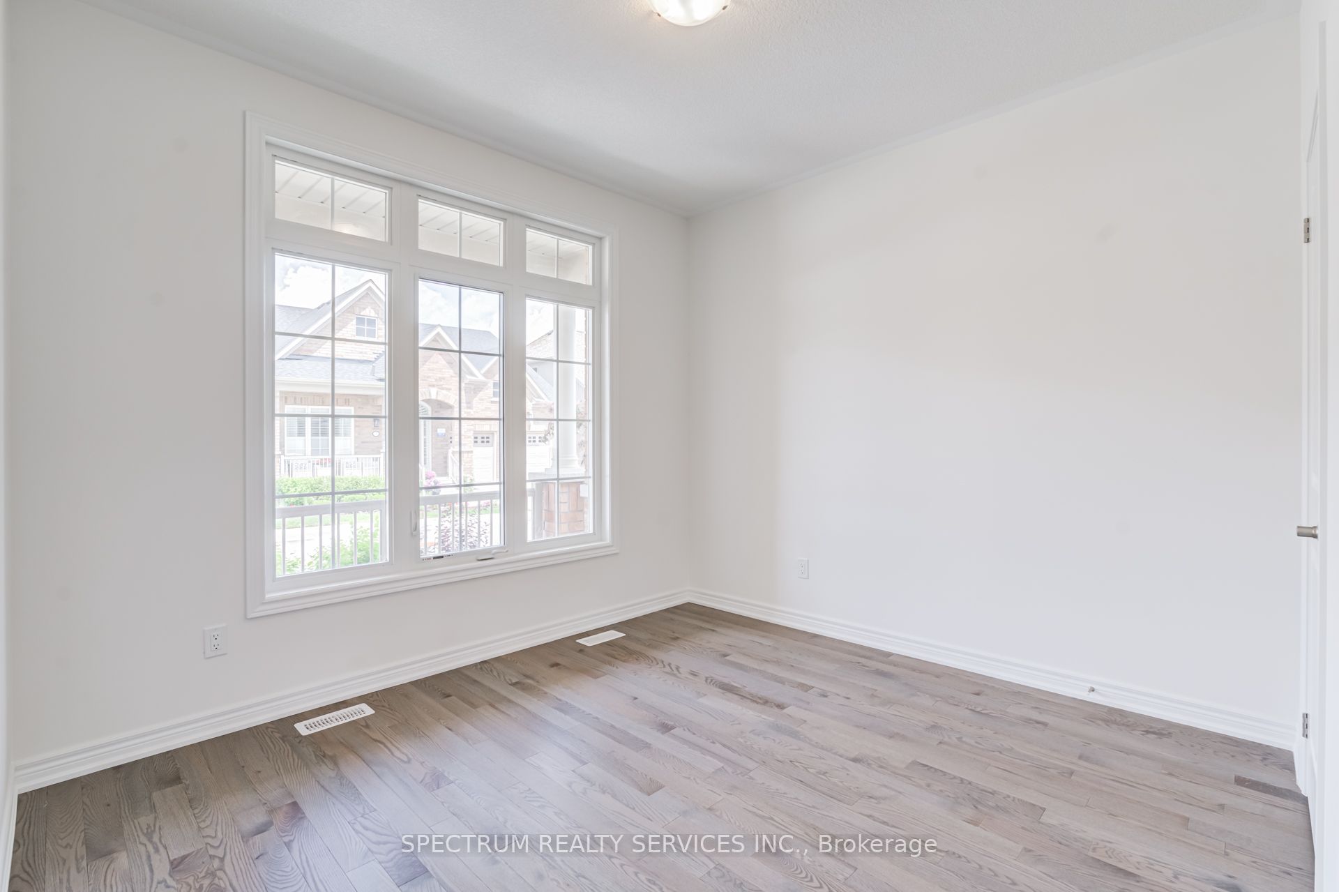 8 Abelia Street Property Photo 11
