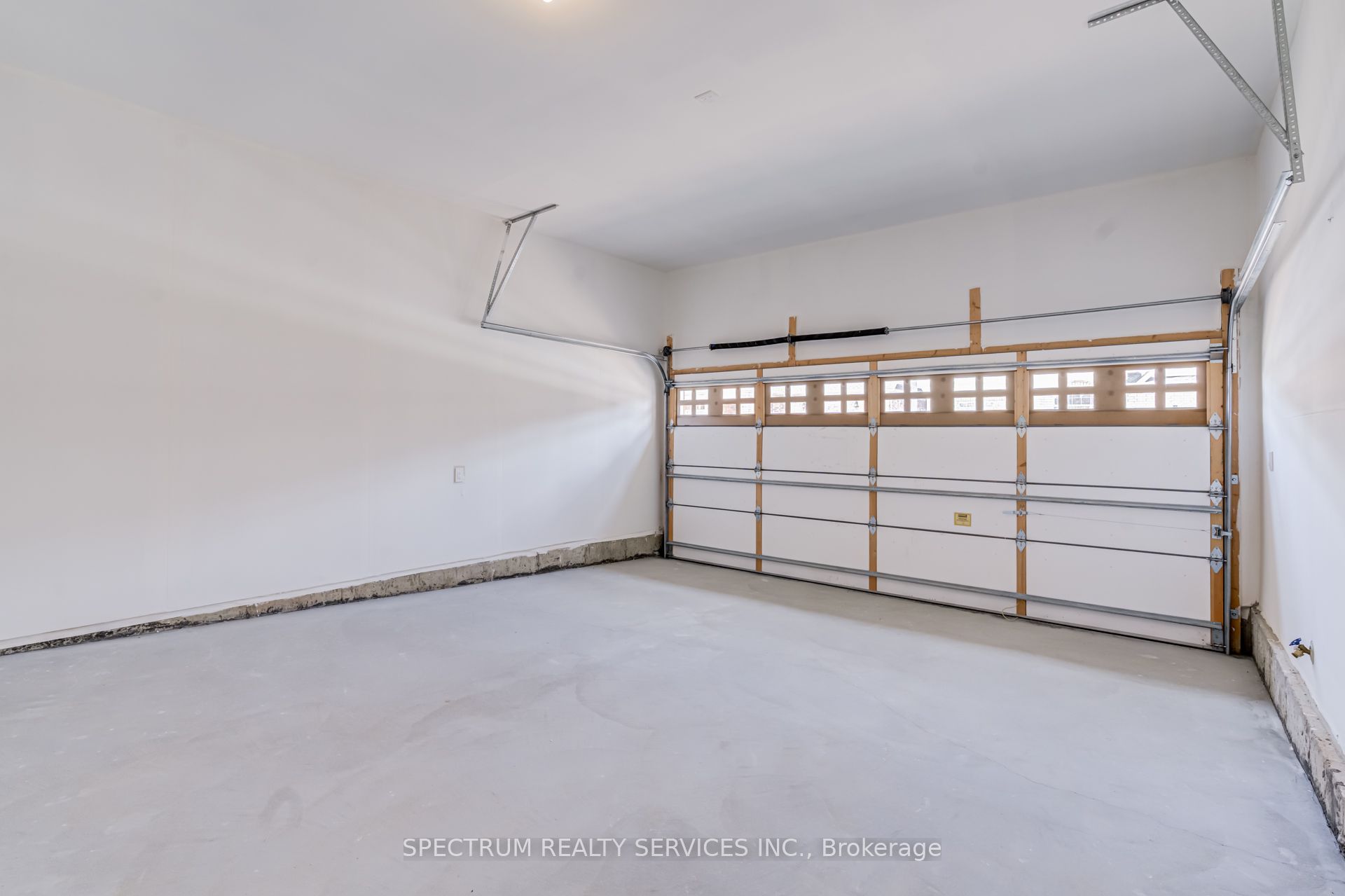 8 Abelia Street Property Photo 15