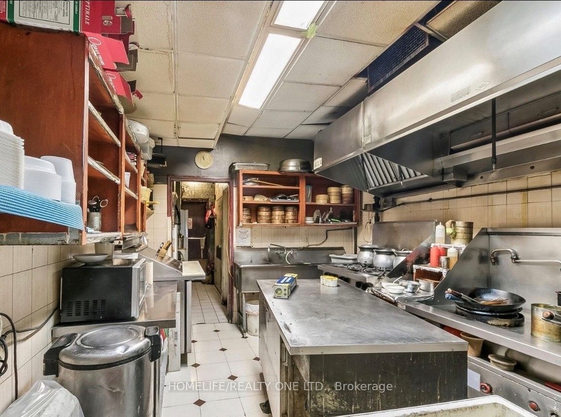 1600 Queen Street W Property Photo 11