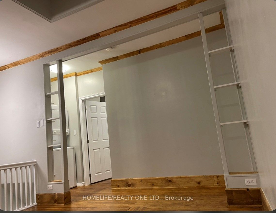 1600 Queen Street W Property Photo 23