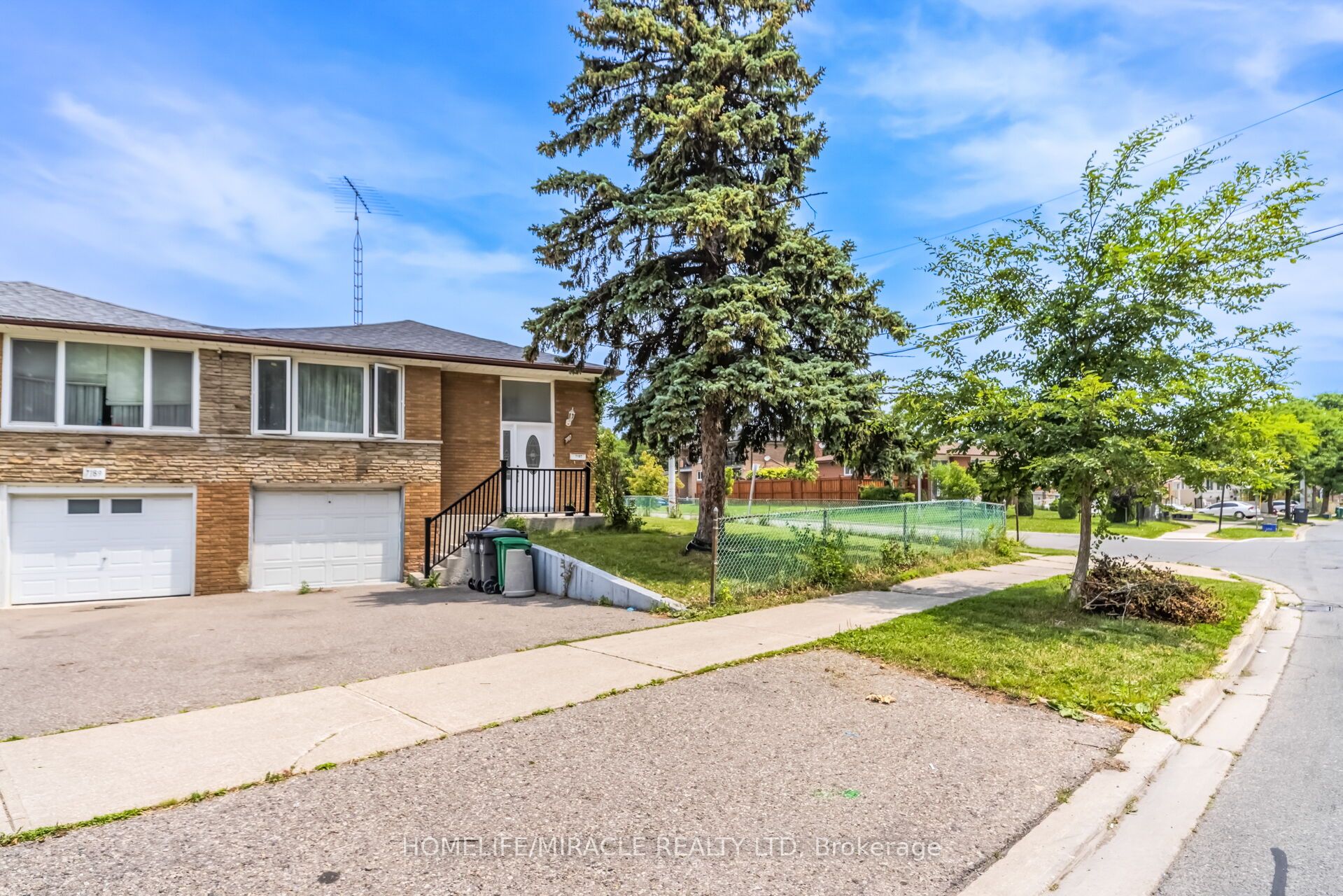 7187 Darcel Avenue Property Photo 2