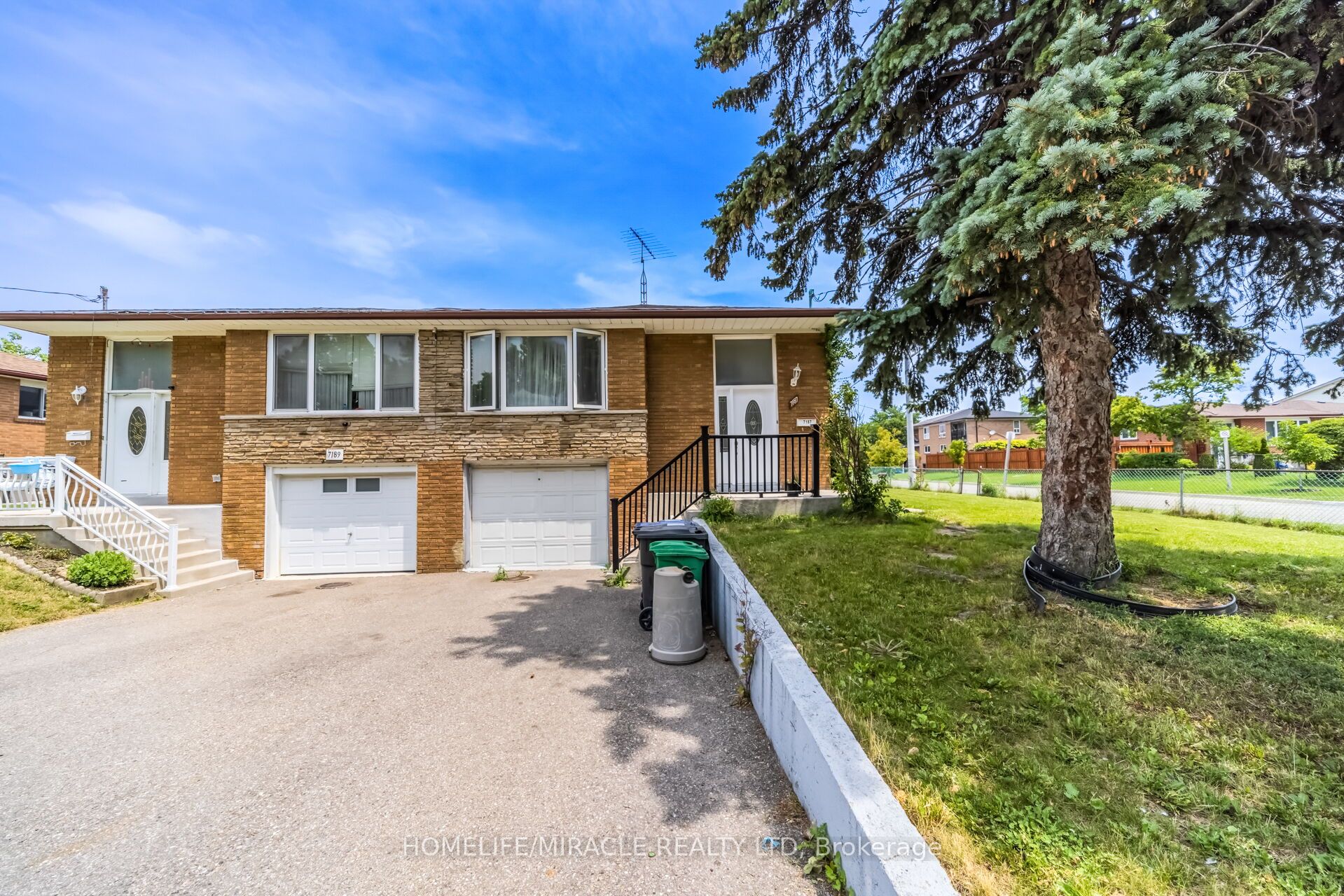 7187 Darcel Avenue Property Photo 4