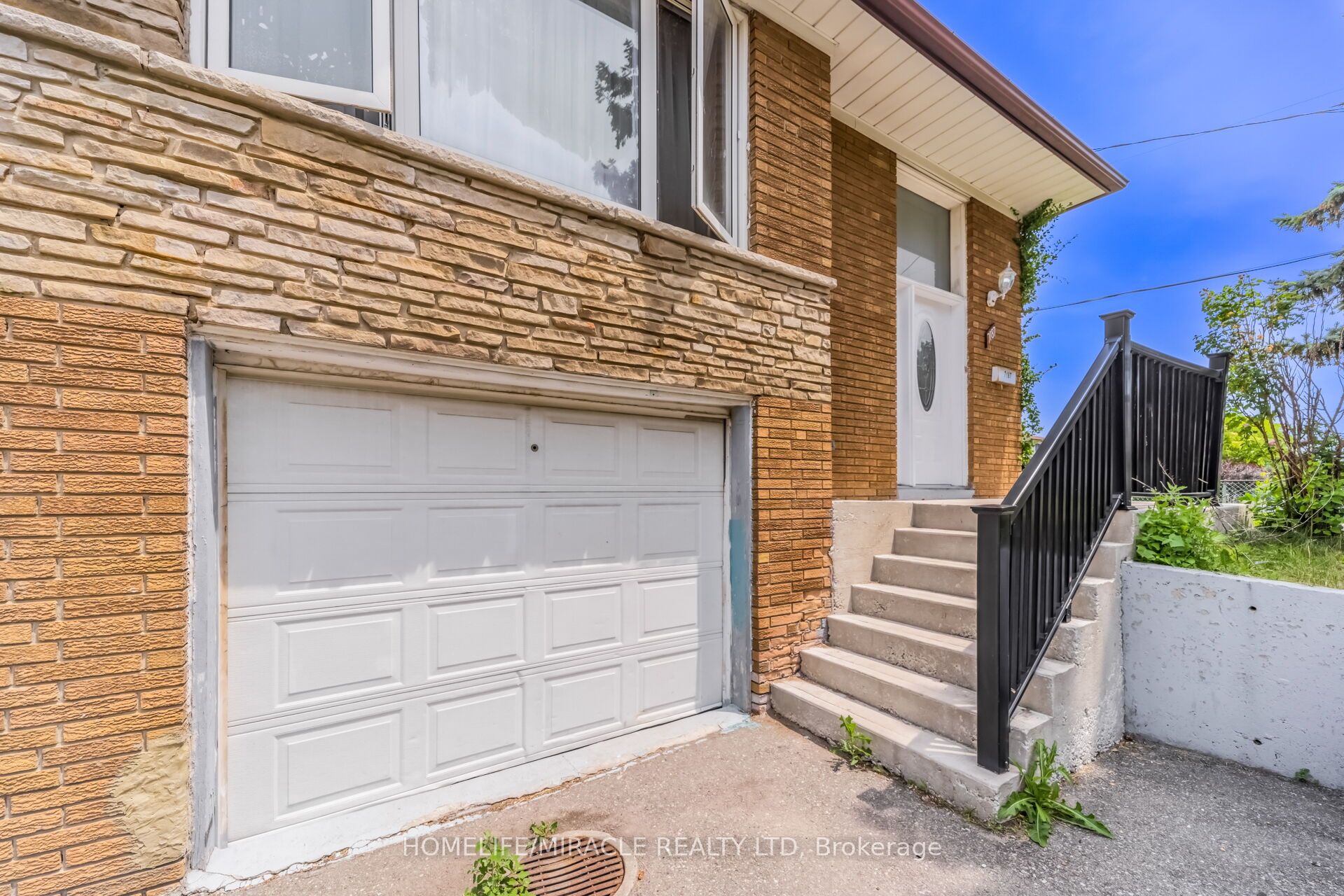 7187 Darcel Avenue Property Photo 6