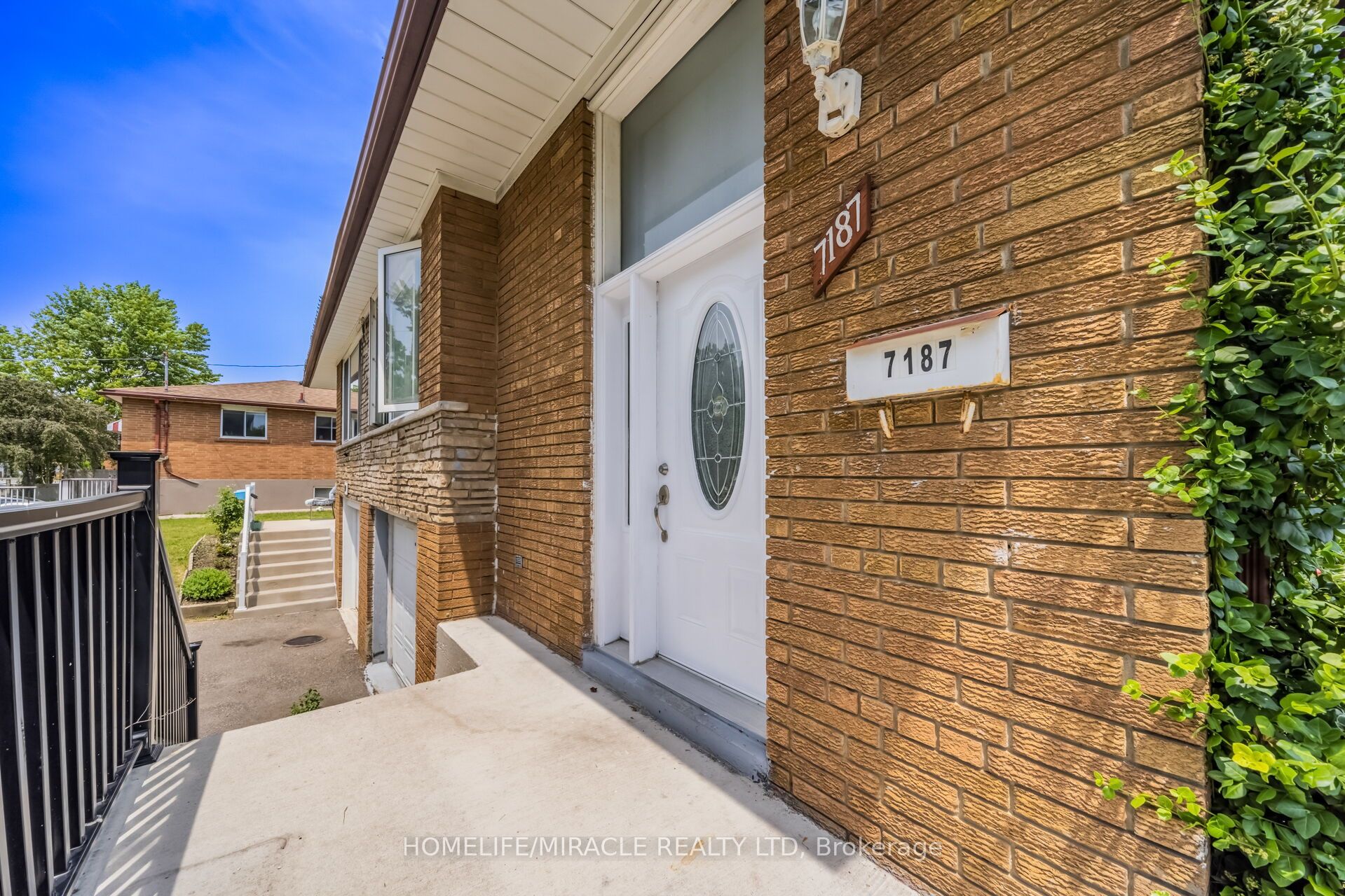 7187 Darcel Avenue Property Photo 7