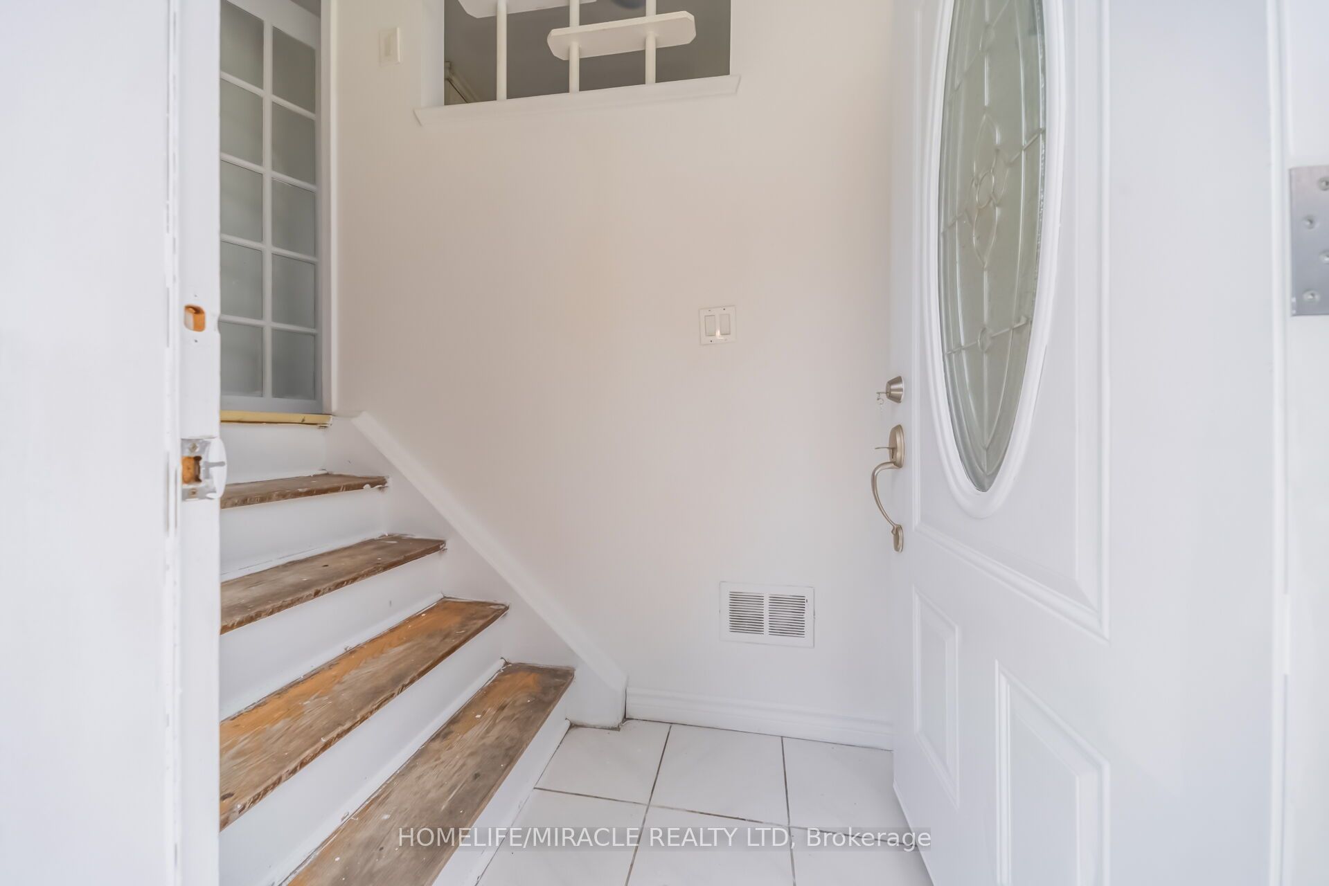 7187 Darcel Avenue Property Photo 8
