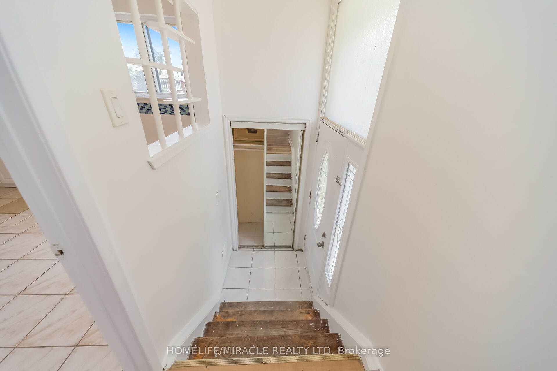 7187 Darcel Avenue Property Photo 9