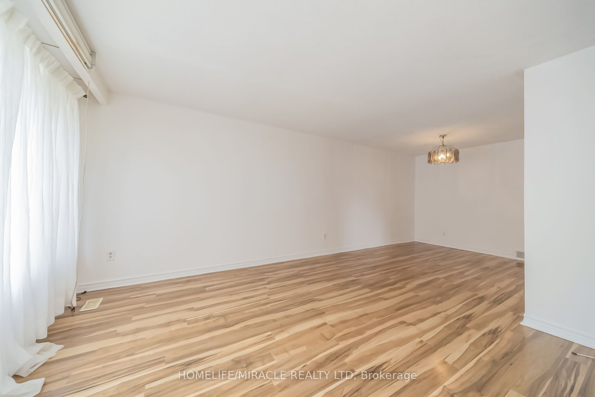 7187 Darcel Avenue Property Photo 10