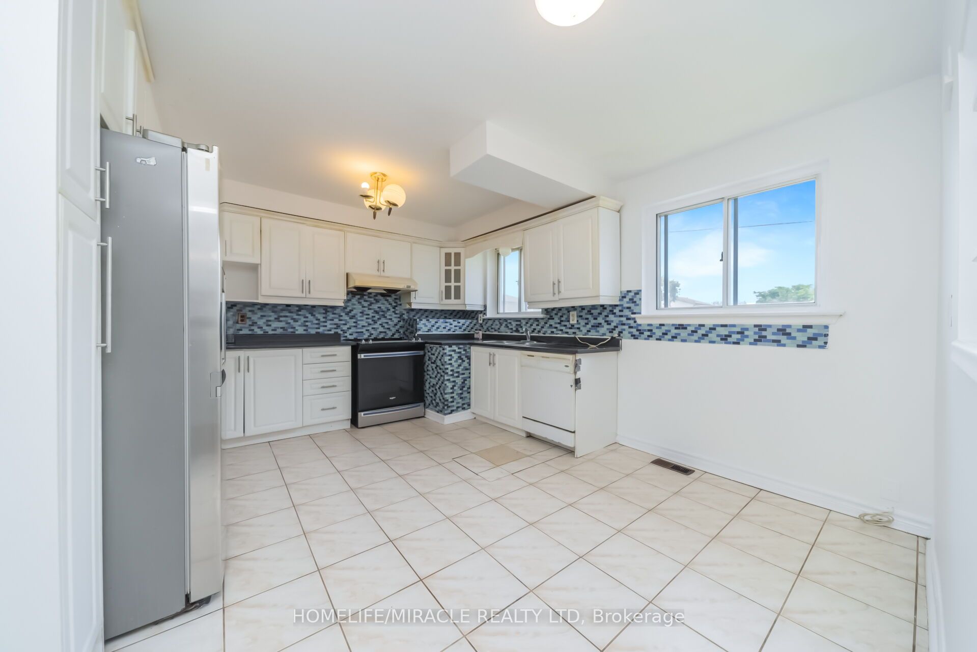 7187 Darcel Avenue Property Photo 20