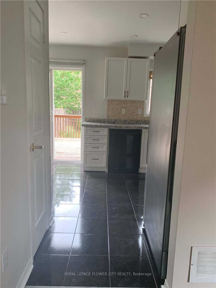 7227 Para Place Upper Property Photo 10