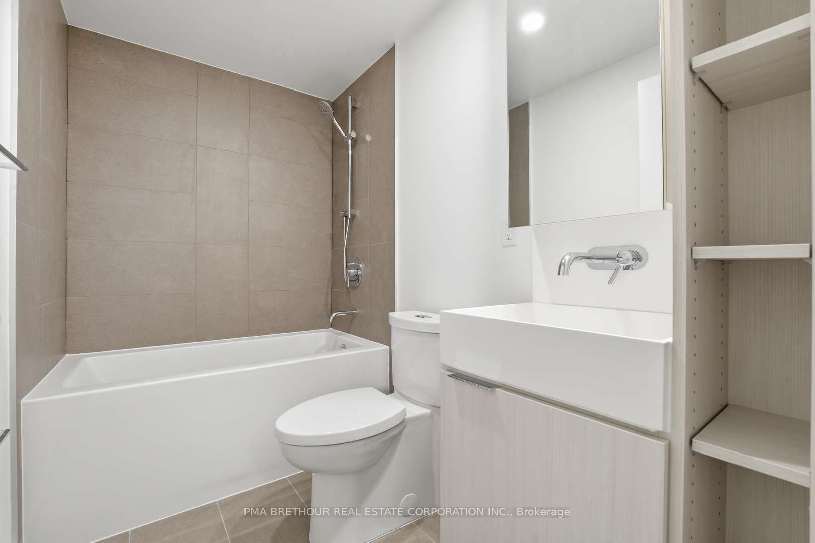 370 Martha Street 1610 Property Photo 11