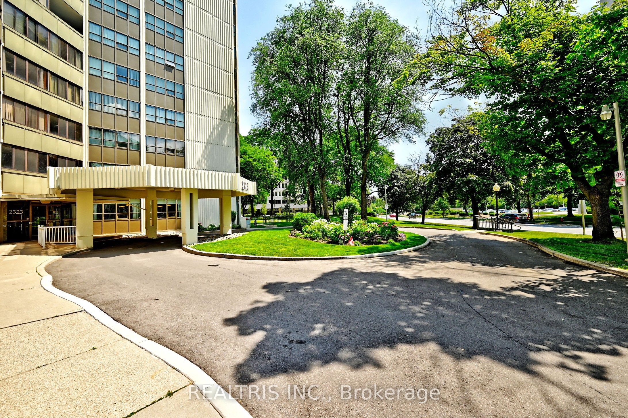 2323 Confederation Parkway 807 Property Photo 5