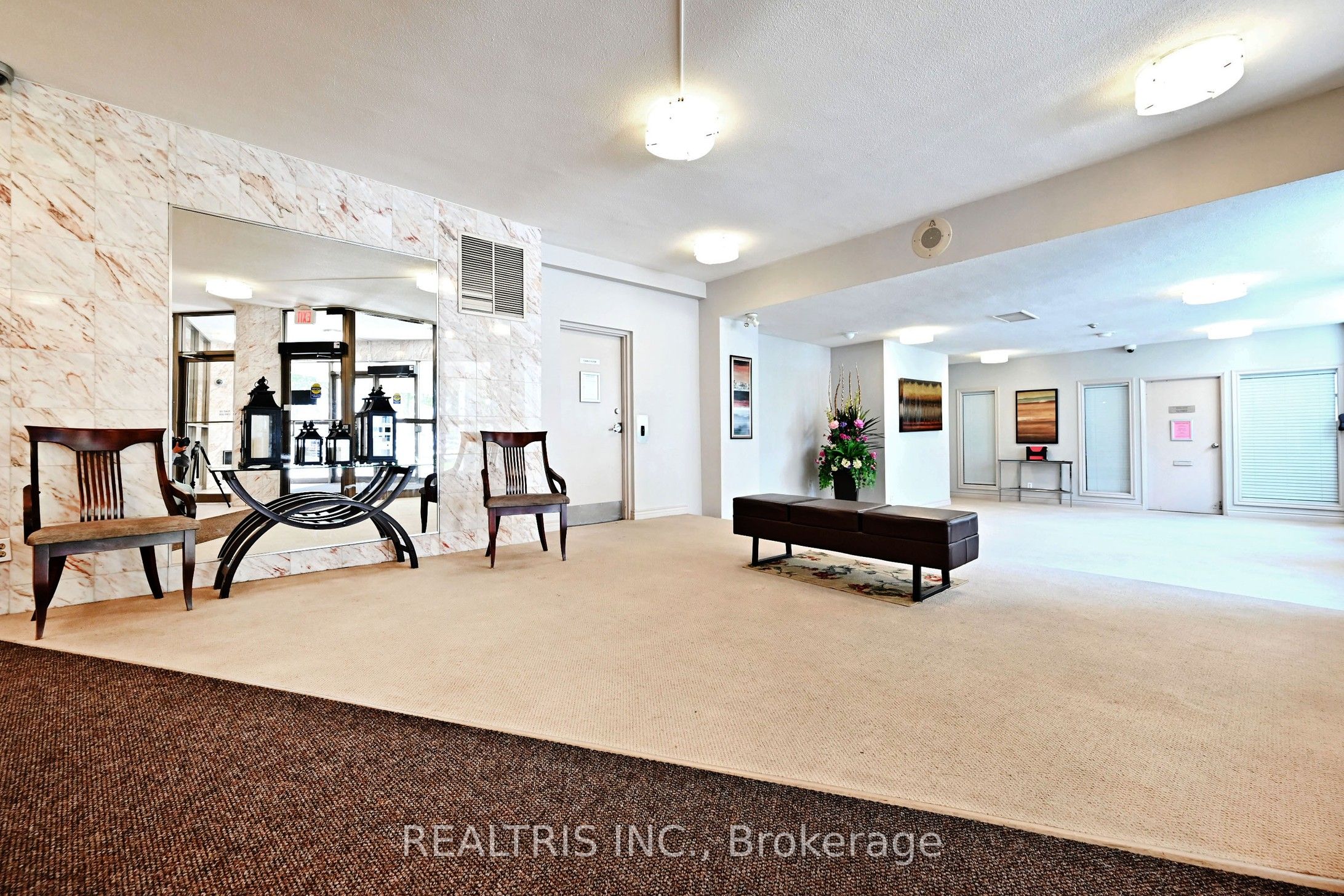 2323 Confederation Parkway 807 Property Photo 6