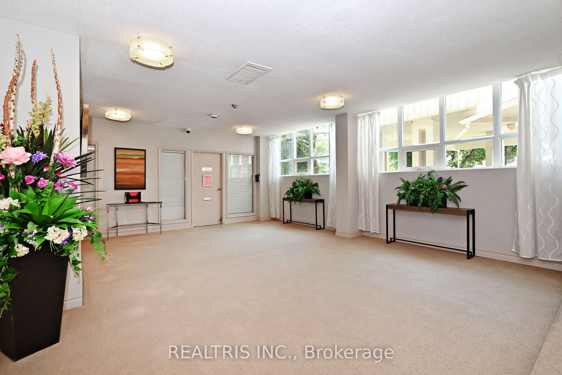 2323 Confederation Parkway 807 Property Photo 7