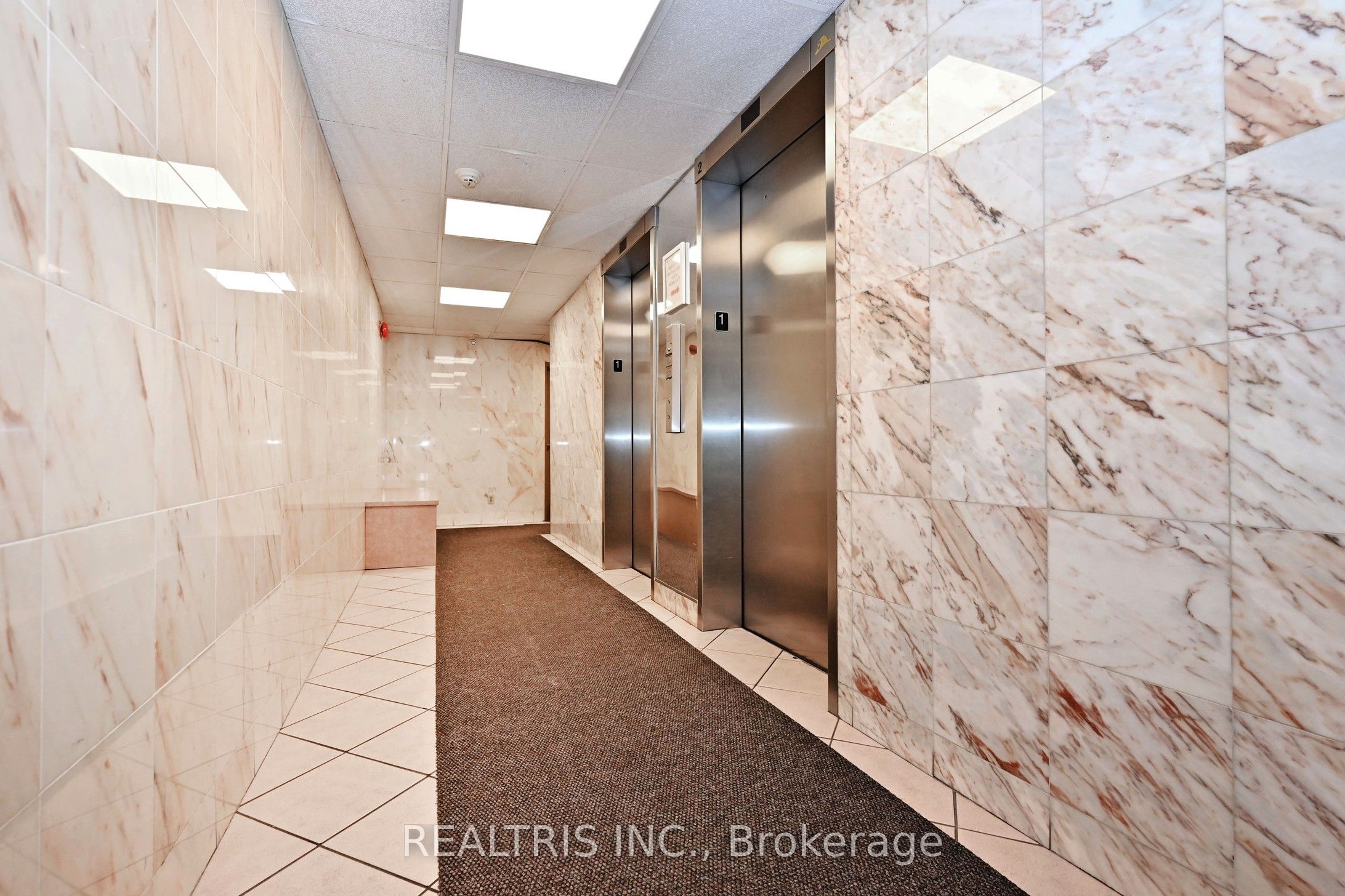 2323 Confederation Parkway 807 Property Photo 8