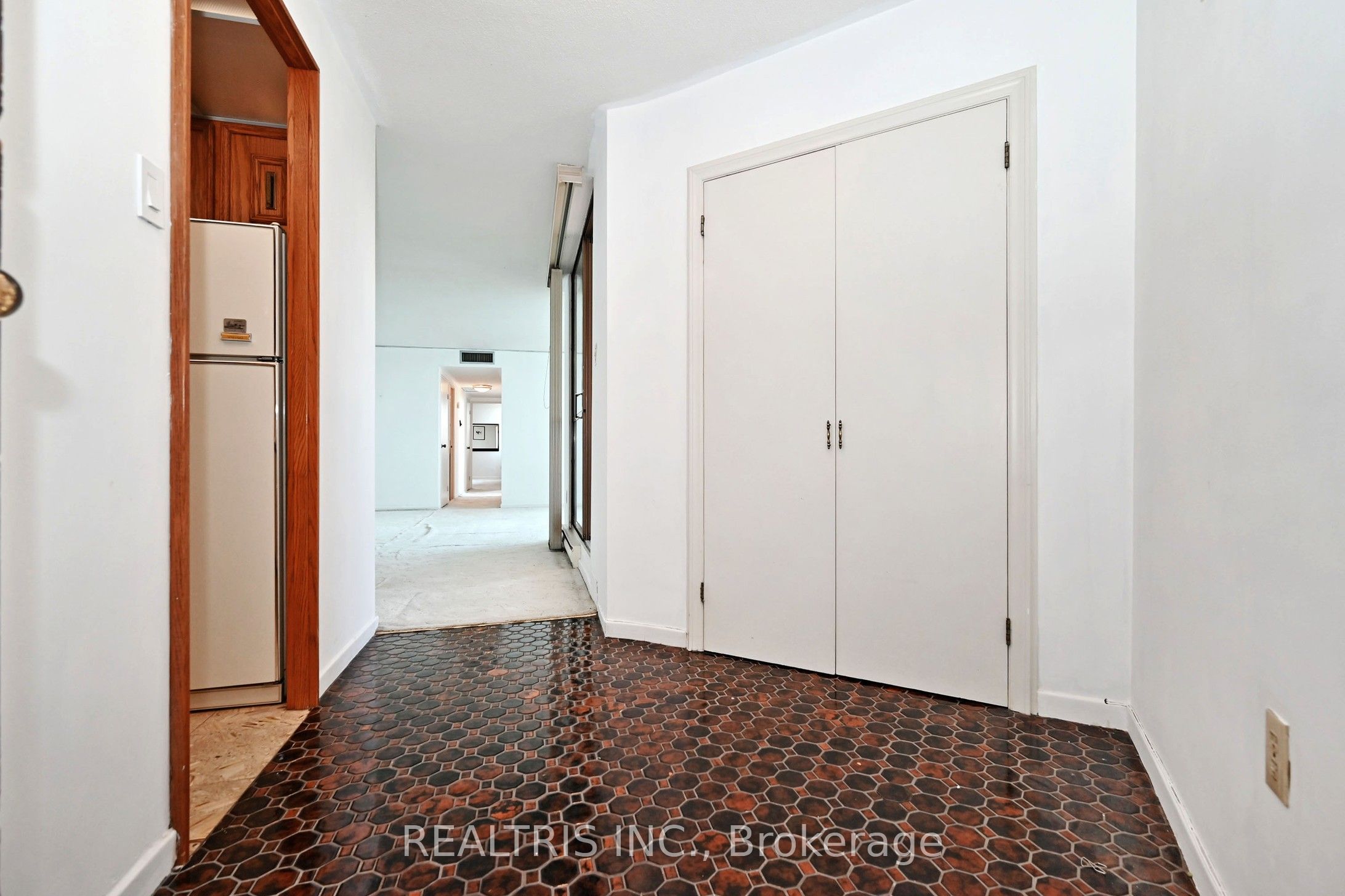 2323 Confederation Parkway 807 Property Photo 11