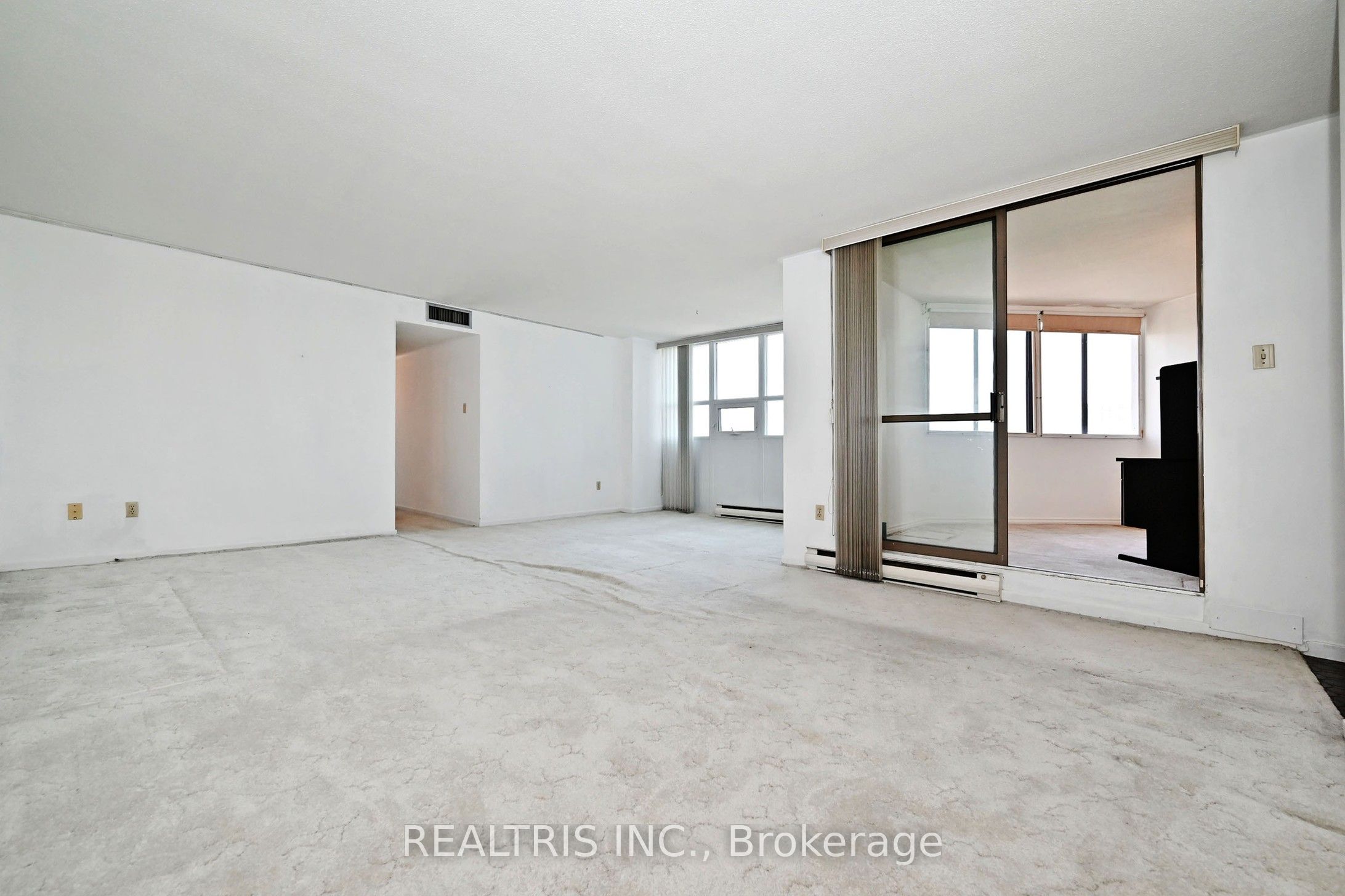 2323 Confederation Parkway 807 Property Photo 13