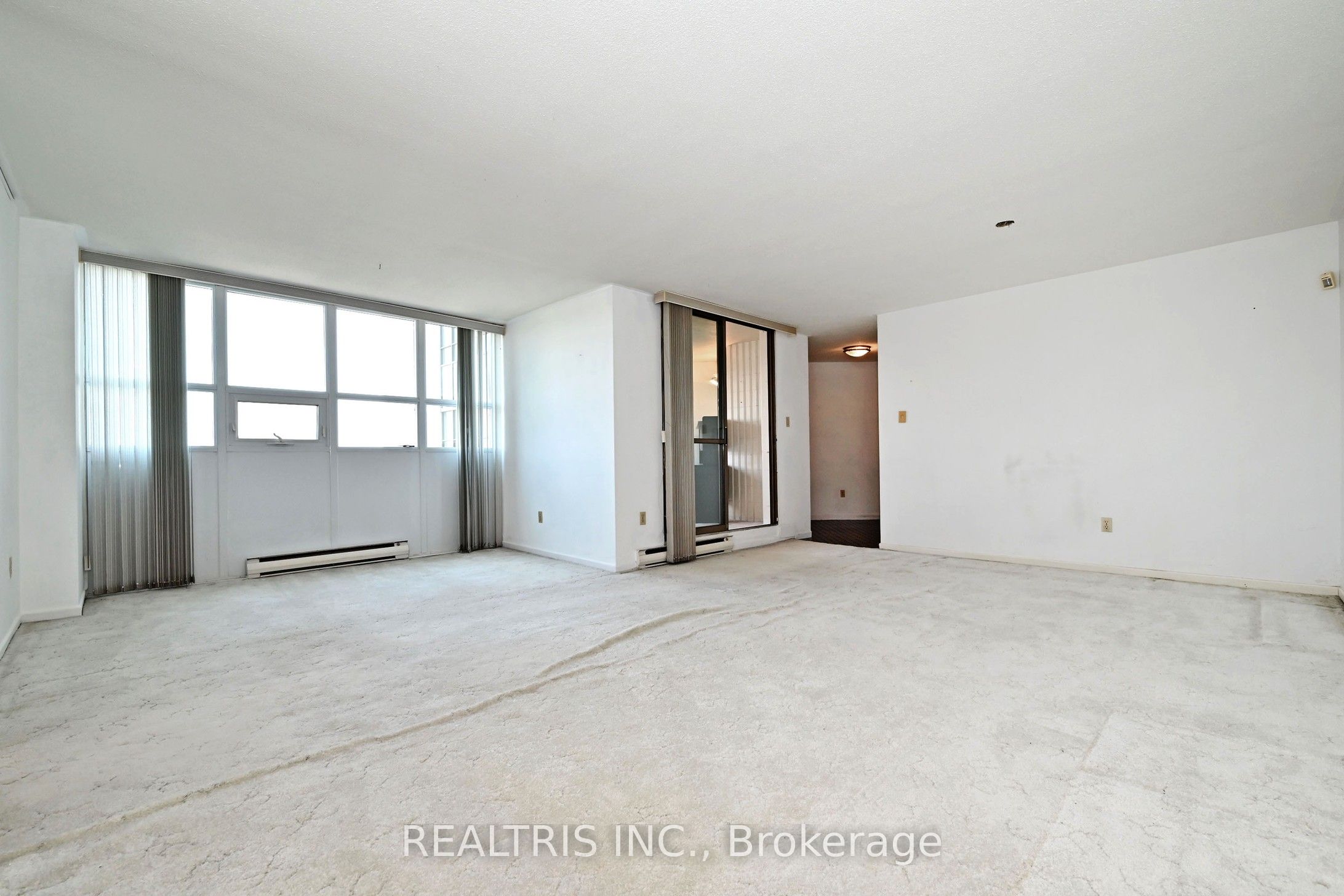 2323 Confederation Parkway 807 Property Photo 14