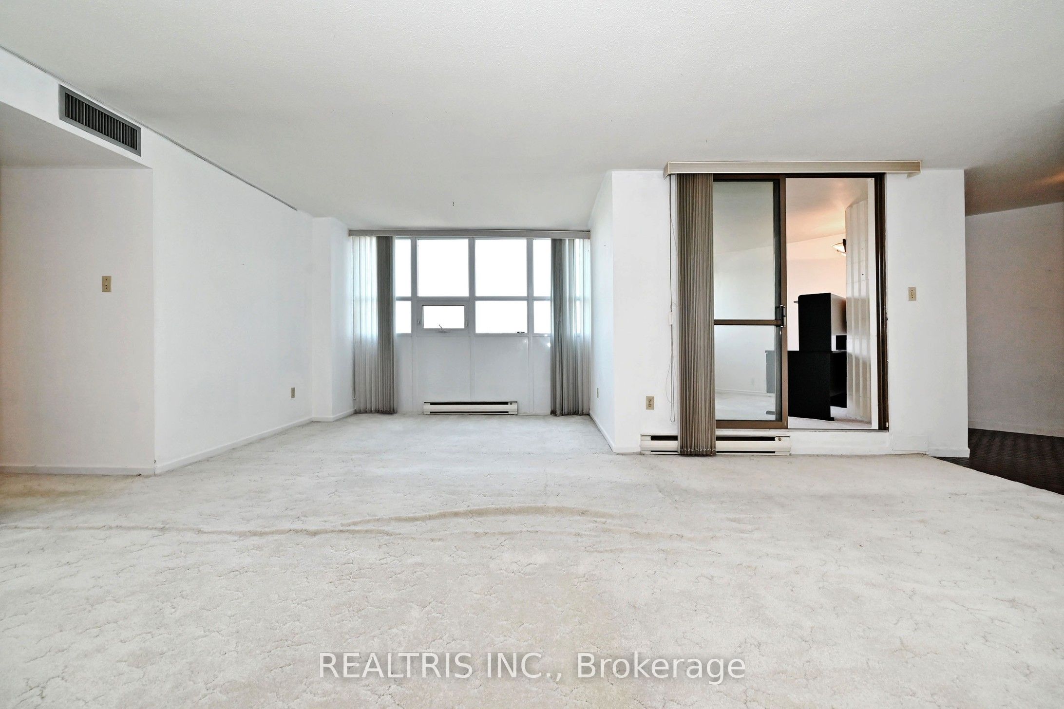 2323 Confederation Parkway 807 Property Photo 15