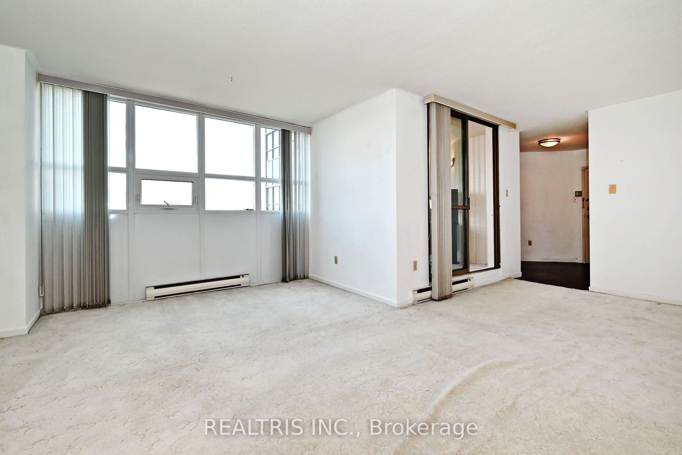 2323 Confederation Parkway 807 Property Photo 17