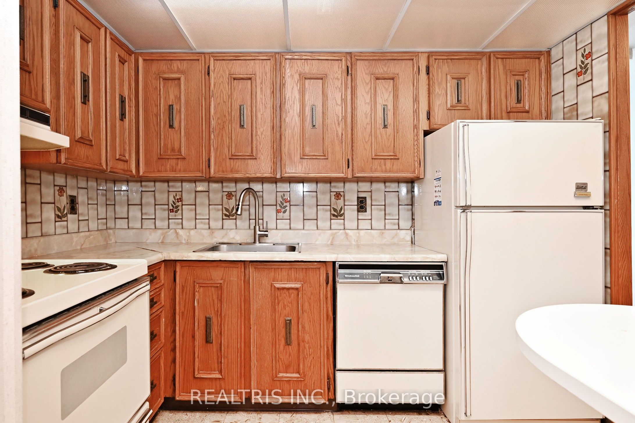 2323 Confederation Parkway 807 Property Photo 26
