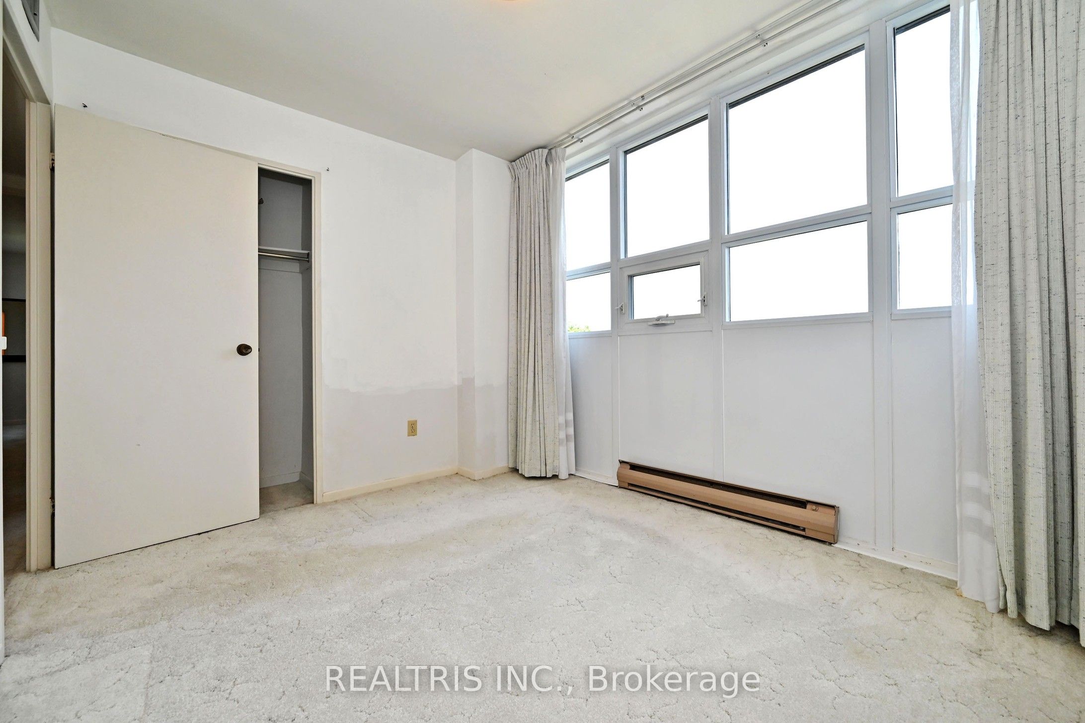 2323 Confederation Parkway 807 Property Photo 40