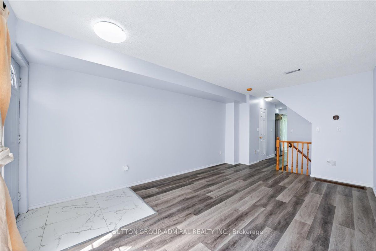 75 Strathaven Drive 35 Property Photo 6