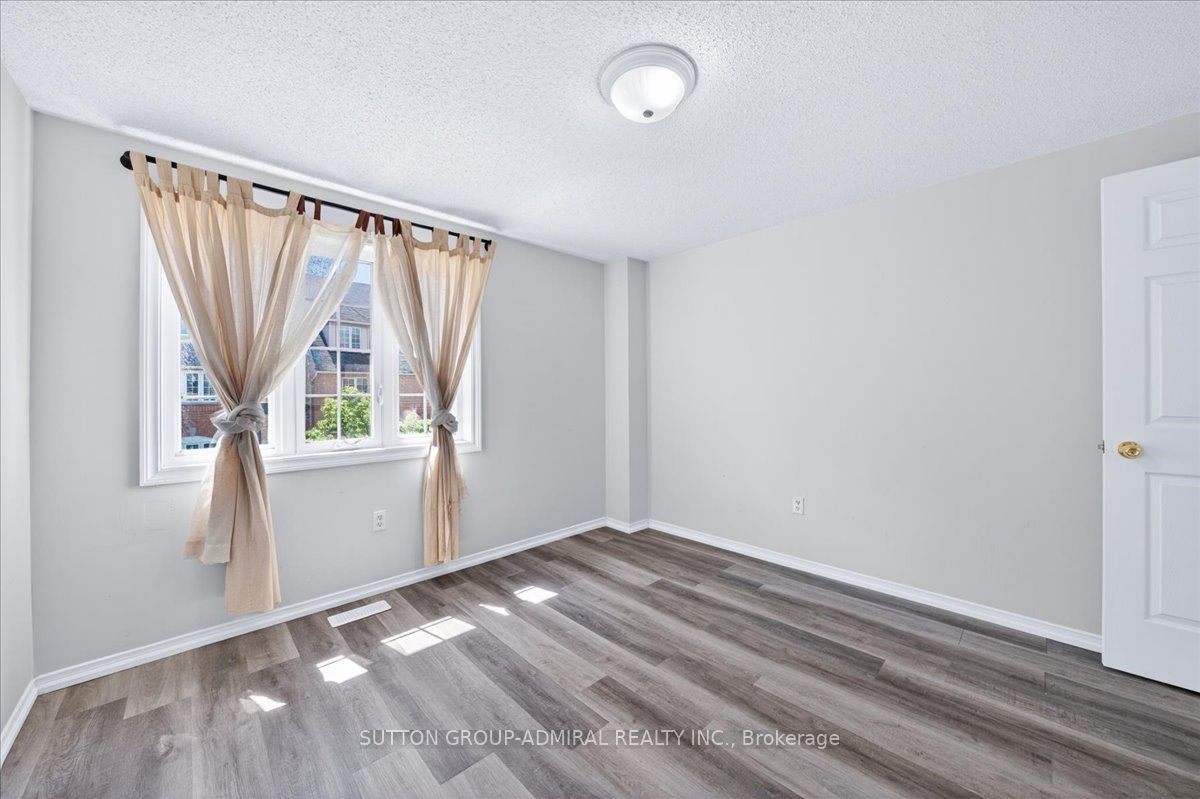 75 Strathaven Drive 35 Property Photo 27