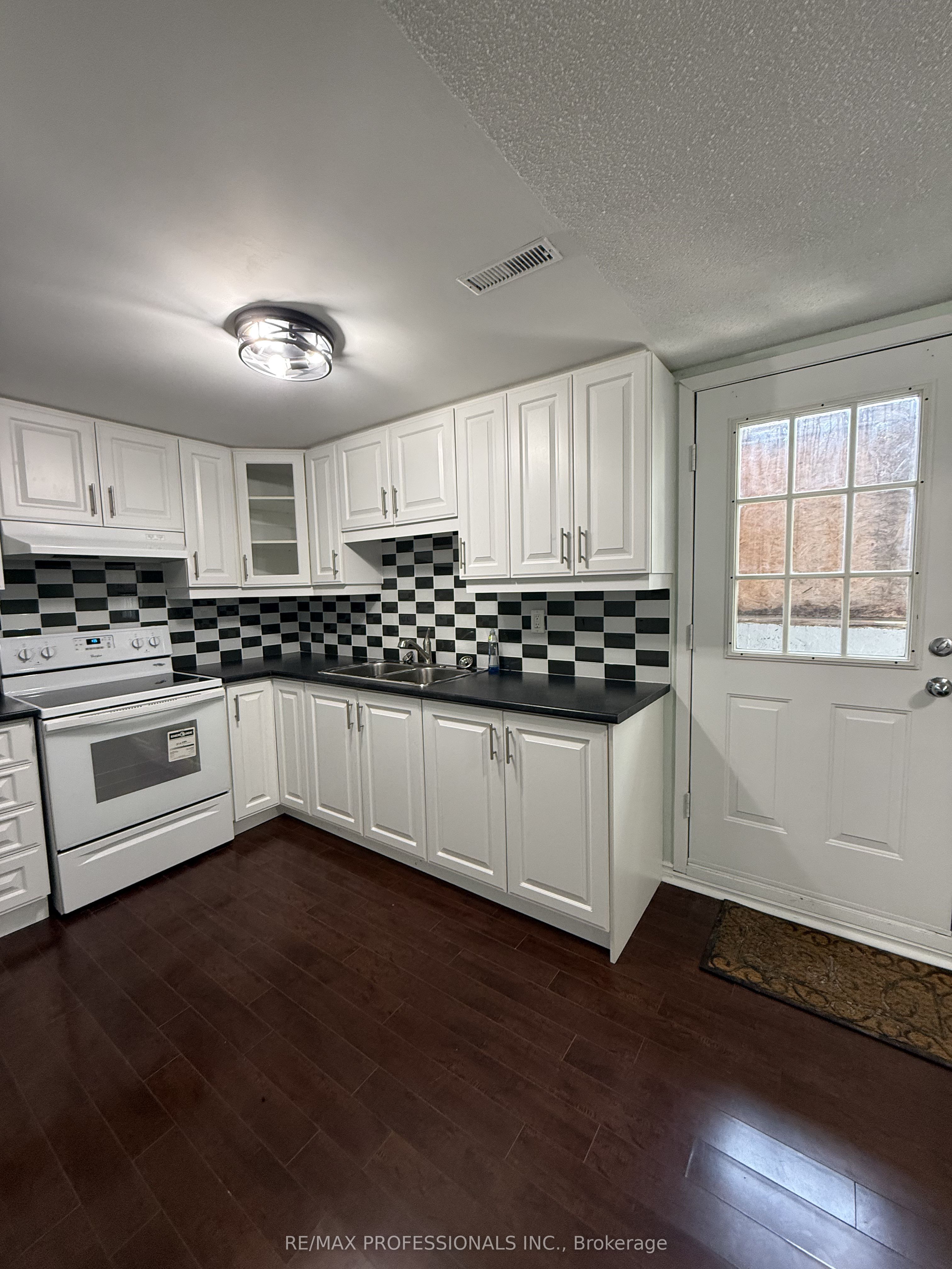 23 Dunwich Place Basement Property Photo 6