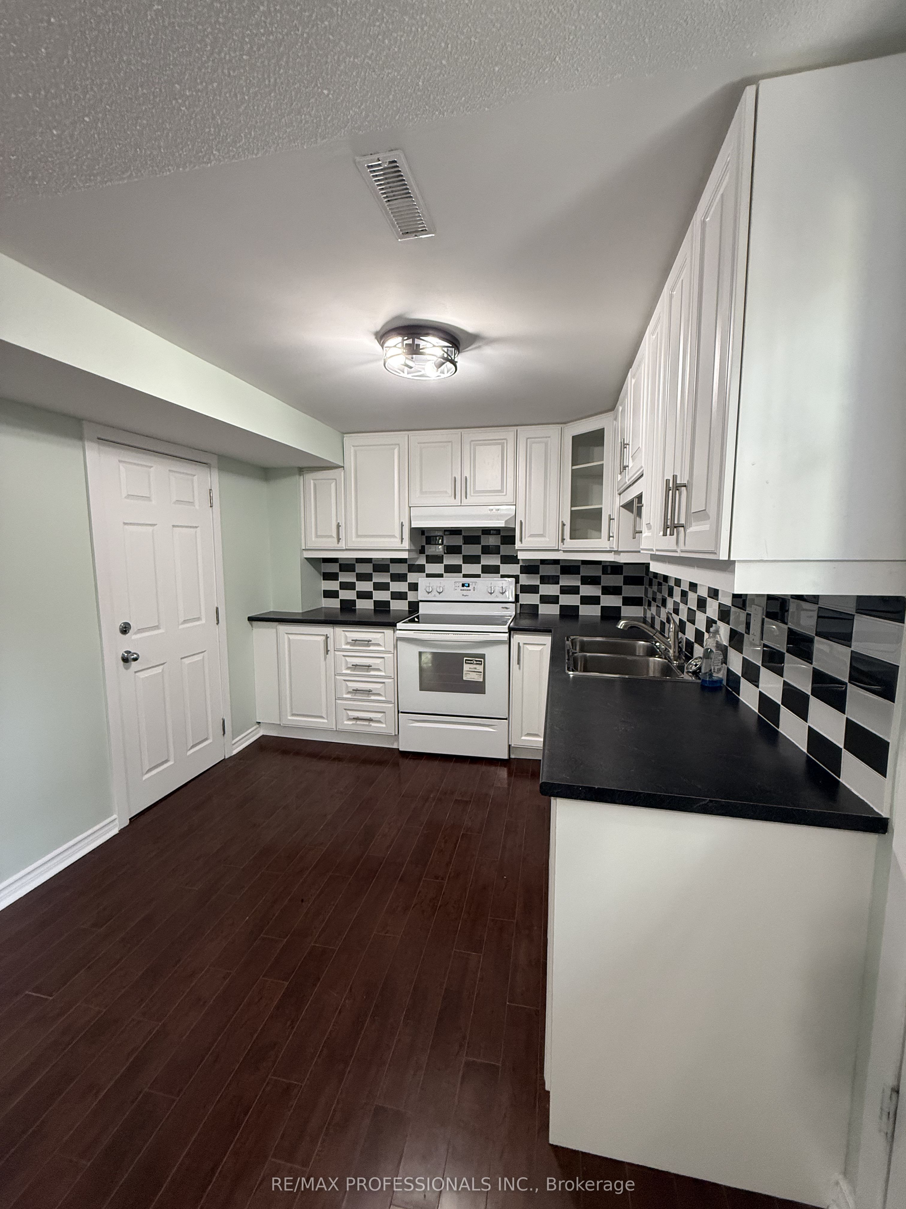 23 Dunwich Place Basement Property Photo 7