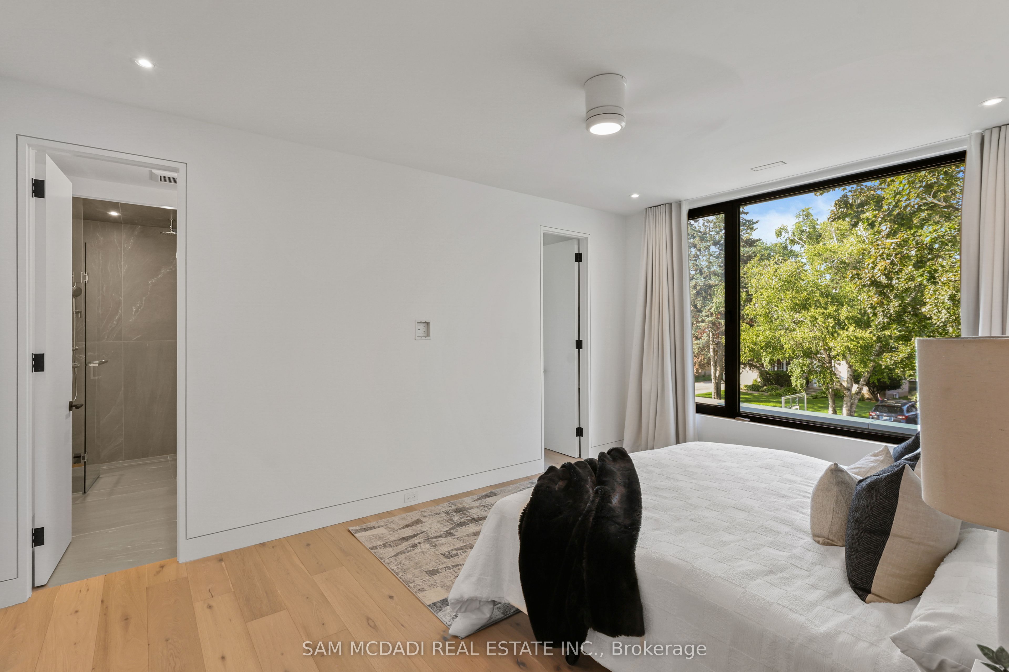2186 Harcourt Crescent Property Photo 22