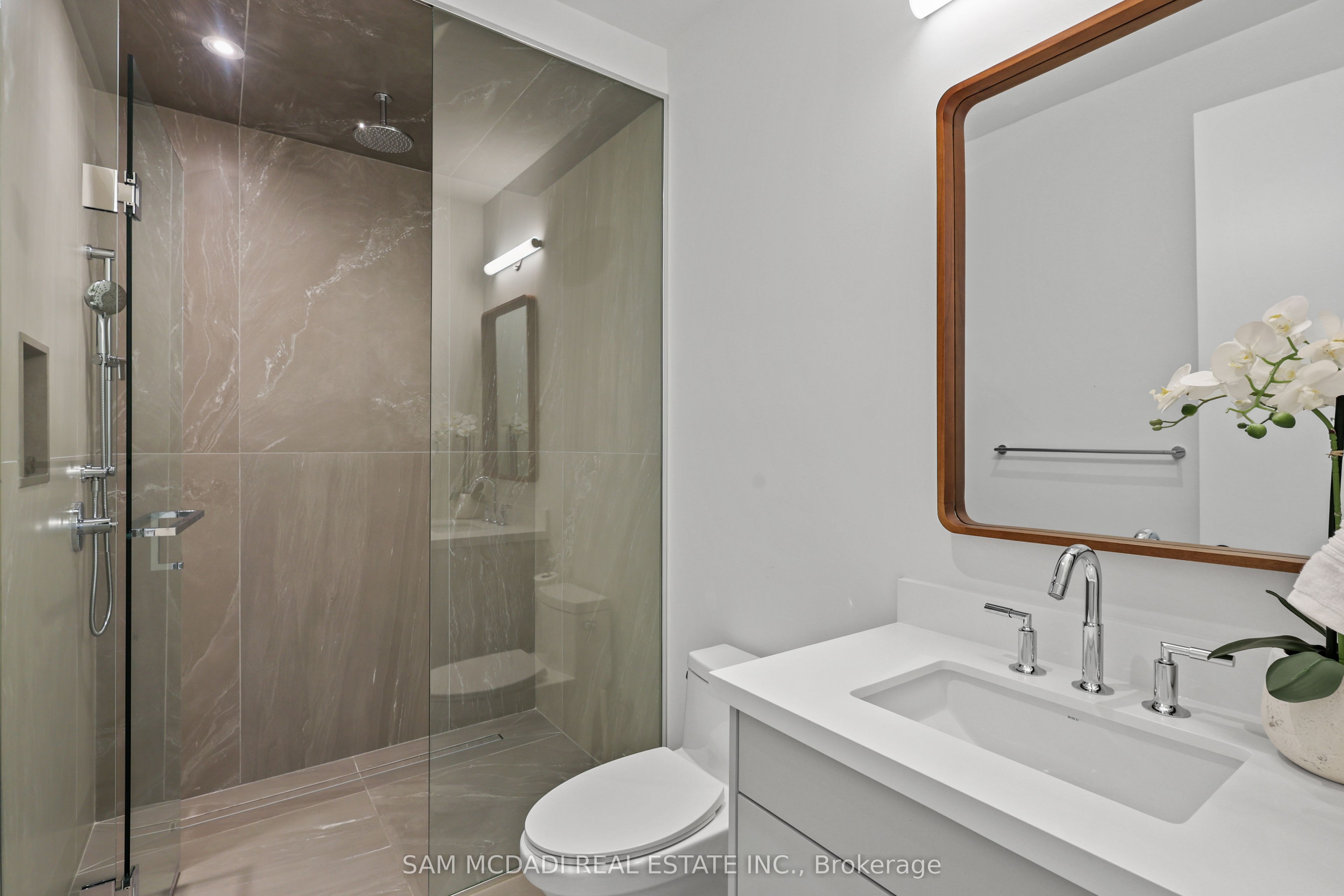2186 Harcourt Crescent Property Photo 24